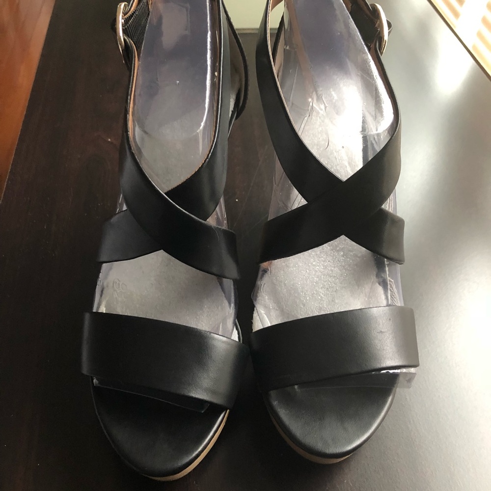 New!!! Banana Republic Isabel Black wedges